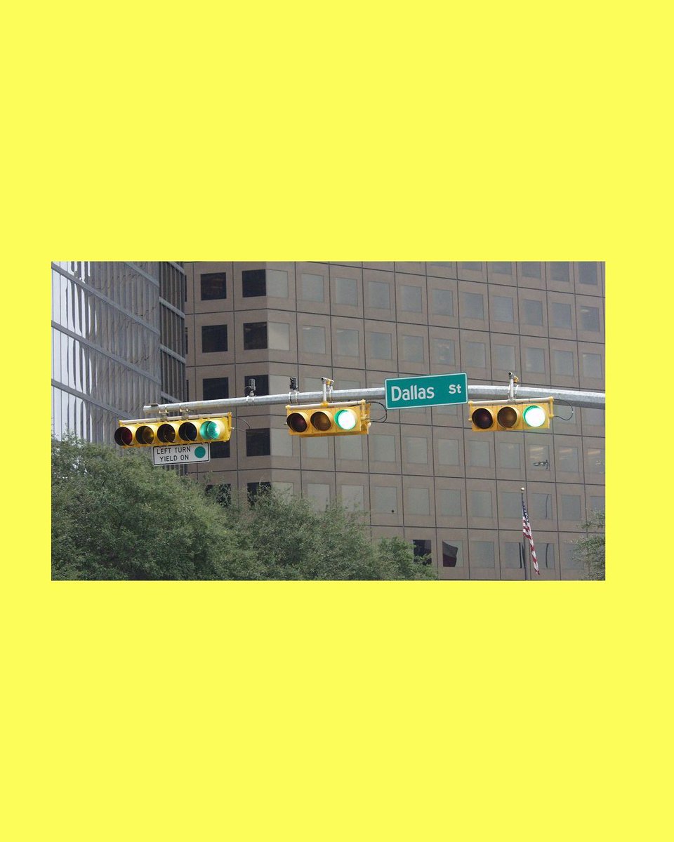 Colorblind Traffic Signals, USA
archived by UFxDesign
@ufdesigners

"traffic lights use standardized positions of red on top + green on the bottom, or red to the right + green to the left for horizontal lights. Drivers can recognize signals based on placement rather than color."