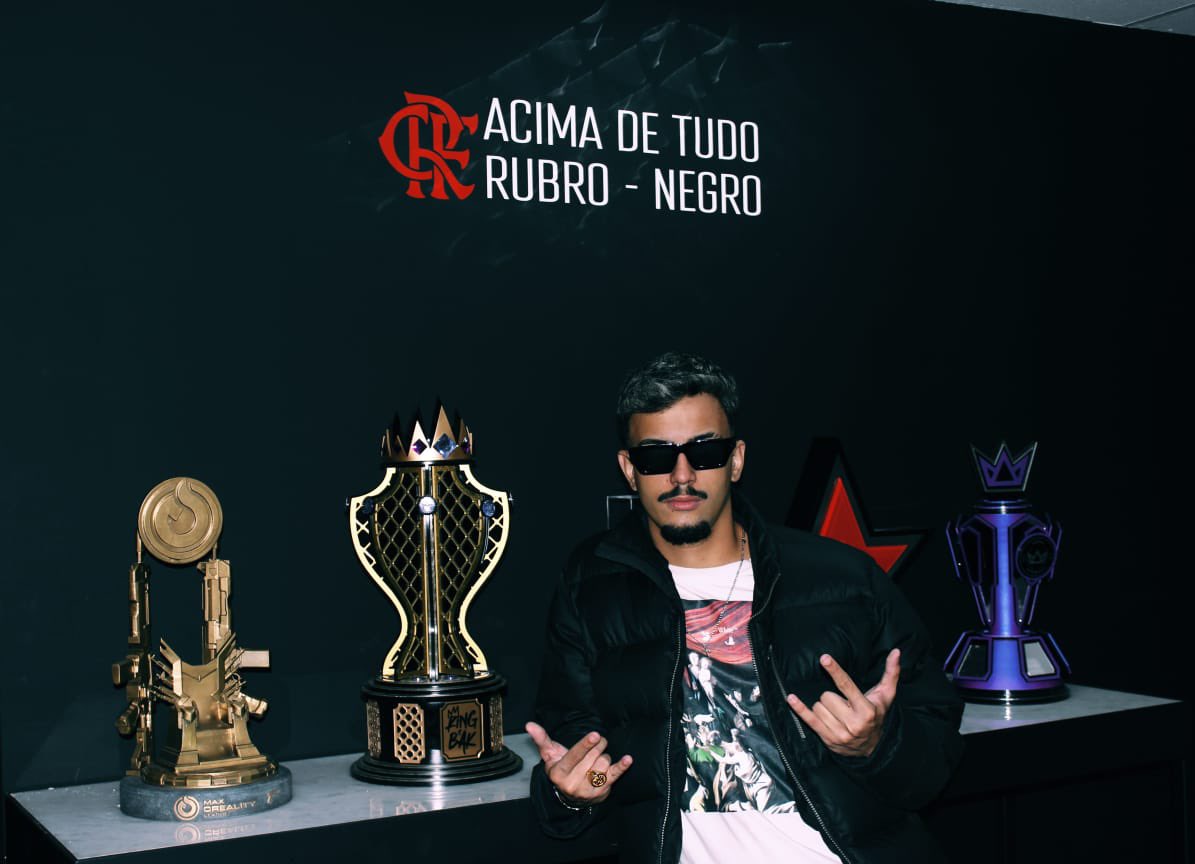 Hoje me despeço do Flamengo E-sports.
Foram 3 anos de muito aprendizado, desafios e momentos inesquecíveis com um time incrível.
Agradeço à organização, aos players e à Nação Rubro-Negra por tudo.
Encerrando esse ciclo com gratidão!! 🔥❤️🖤