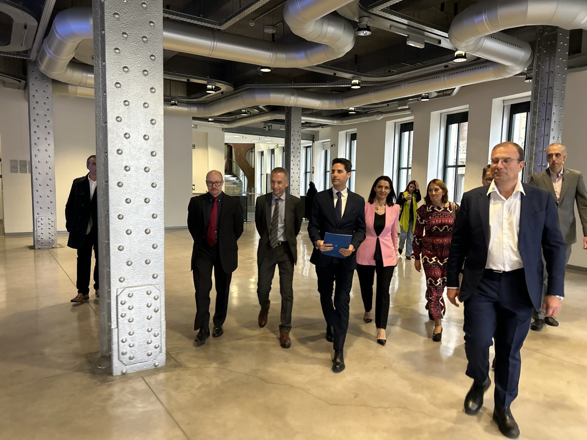 Celebramos el décimo aniversario de <a href="/5TONIC/">5TONIC</a>, el laboratorio de investigación en telecomunicaciones fundado por <a href="/IMDEA_Networks/">IMDEA Networks</a> y <a href="/Telefonica/">Telefónica</a> que se ha convertido en un centro clave para colocar la <a href="/ComunidadMadrid/">Comunidad de Madrid</a> como referencia internacional en innovación tecnológica.