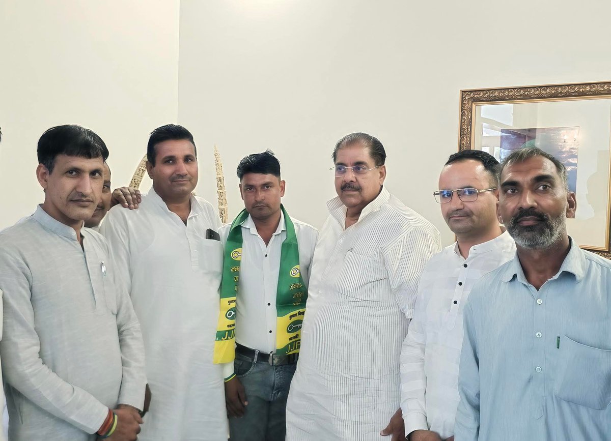 JJP Bhiwani official (@jjpbhiwanimahen) on Twitter photo рдЖрдЬ рд▓реЛрд╣рд╛рд░реВ рд╣рд▓реНрдХрд╛ рд╕реЗ рдХрд╛рдВрдЧреНрд░реЗрд╕ рдкрд╛рд░реНрдЯреА рдЫреЛрдбрд╝рдХрд░ рдЪреМрдХреАрджрд╛рд░ рд╕рдВрдЧрдарди рдЦрдВрдб рдмрд╣рд▓ рдХреЗ рдкреНрд░рдзрд╛рди рд░рд╛рдХреЗрд╢ рдзрдирд┐рдпрд╛ рдиреЗ рдбреЙрдХреНрдЯрд░ <a href="/DrAjaySChautala/">AJAY SINGH CHAUTALA</a> рдХреЗ рдиреЗрддреГрддреНрд╡ рдореЗрдВ рдЬрдирдирд╛рдпрдХ рдЬрдирддрд╛ рдкрд╛рд░реНрдЯреА рдореЗрдВ рд╢рд╛рдорд┐рд▓ рд╣реБрдП! <a href="/JJPofficial/">Jannayak Janta Party (JJP)</a> рдЖрдЬ рд▓реЛрд╣рд╛рд░реВ рд╣рд▓реНрдХрд╛ рд╕реЗ рдХрд╛рдВрдЧреНрд░реЗрд╕ рдкрд╛рд░реНрдЯреА рдЫреЛрдбрд╝рдХрд░ рдЪреМрдХреАрджрд╛рд░ рд╕рдВрдЧрдарди рдЦрдВрдб рдмрд╣рд▓ рдХреЗ рдкреНрд░рдзрд╛рди рд░рд╛рдХреЗрд╢ рдзрдирд┐рдпрд╛ рдиреЗ рдбреЙрдХреНрдЯрд░ <a href="/DrAjaySChautala/">AJAY SINGH CHAUTALA</a> рдХреЗ рдиреЗрддреГрддреНрд╡ рдореЗрдВ рдЬрдирдирд╛рдпрдХ рдЬрдирддрд╛ рдкрд╛рд░реНрдЯреА рдореЗрдВ рд╢рд╛рдорд┐рд▓ рд╣реБрдП! <a href="/JJPofficial/">Jannayak Janta Party (JJP)</a>