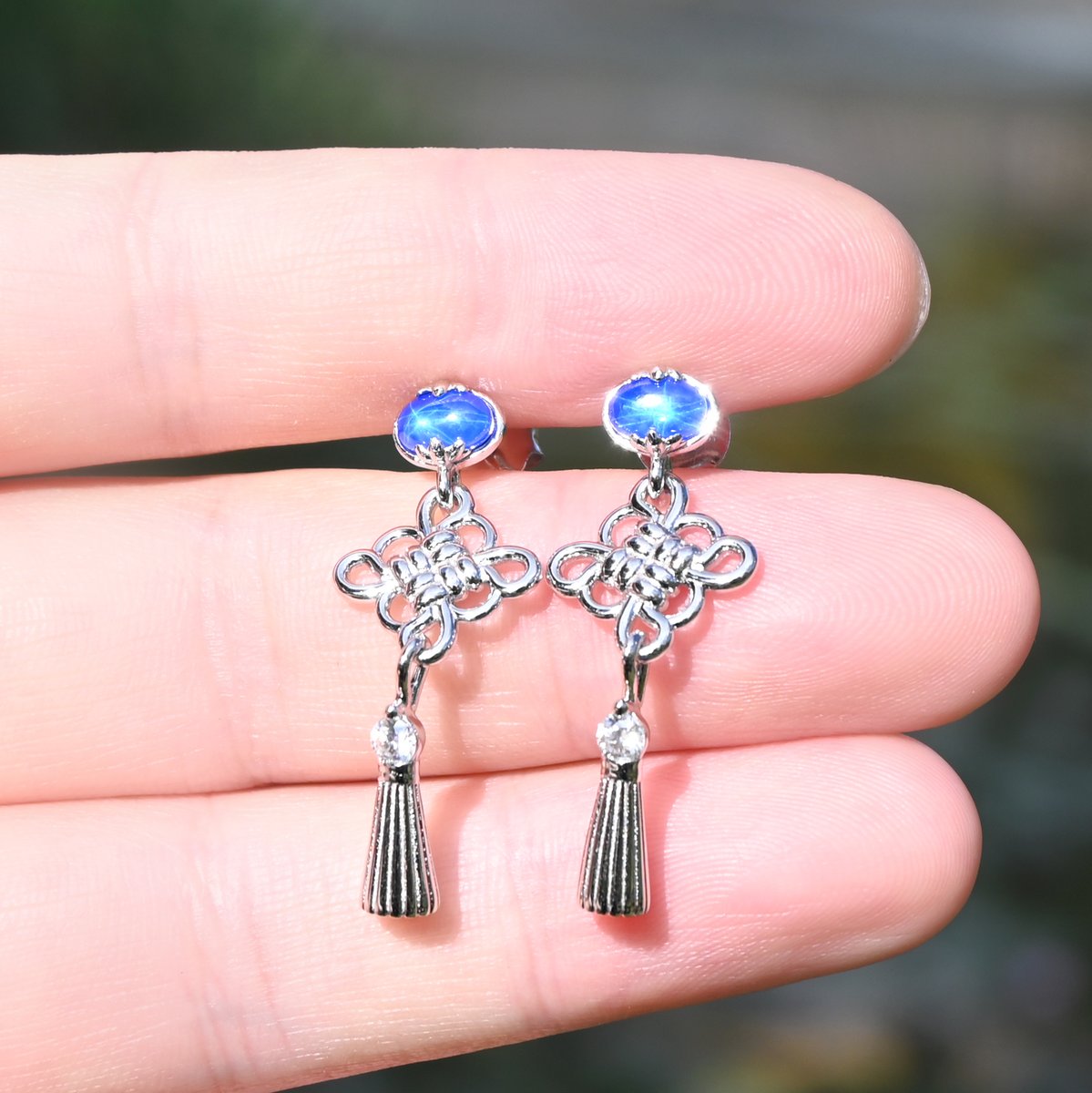 Eeleg_Jewelry's tweet image. #rt이벤트 #팔로우이벤트
rt + 팔로우 한분께 원하시는 귀걸이 선물로 드려요!

일상 속 우리의 아름다움, [노리개 귀걸이]
텀블벅에 공개예정으로 업로드 됐습니다!

랩스타사파이어와 전통 매듭이 만난 노리개 귀걸이 구경하러 오세요!☺️☺️
airbridge.tumblbug.com/w3uylc