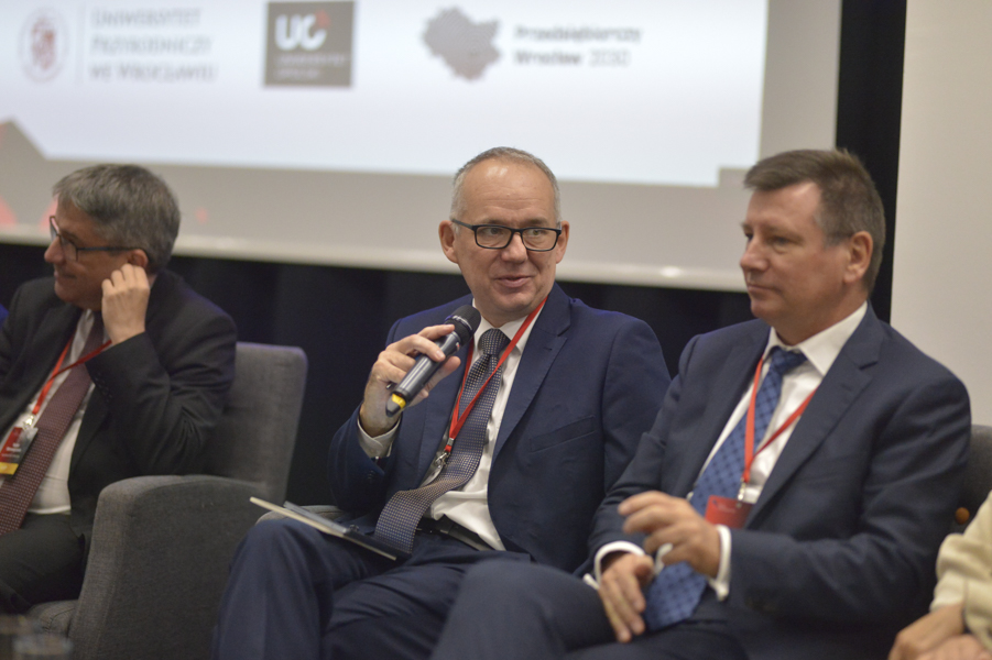 #UPWr na Polskim Kongresie Przedsiębiorczości w <a href="/Hala_Stulecia/">Hala Stulecia</a>! 💡 Naukowcy debatowali o przyszłości energii, żywności i nauki, prezentowana była oferta uczelni dla biznesu, a rektor odebrał nagrodę za działania proekologiczne i realizację #SDGs 🌱
👉 bit.ly/48G23TT