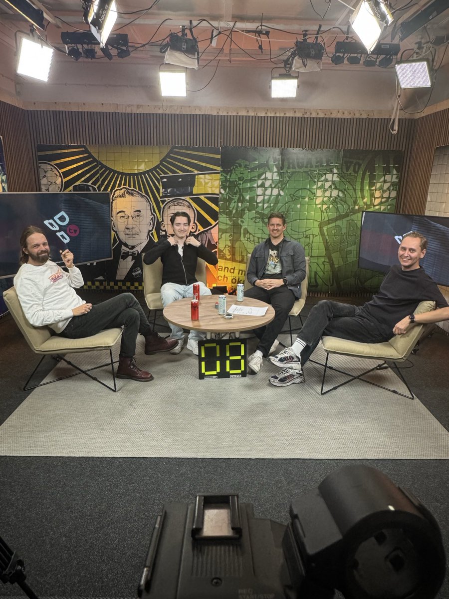 Psst! Strax live!🤩

<a href="/JohnsonBjorn/">Björn Johnson</a> <a href="/TAkesson/">Todd Åkesson</a> <a href="/KristofferWest9/">Krisinho</a>