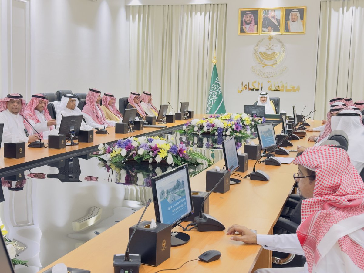 محافظ #الكامل #حبيب_العازمي يعقد اجتماعًا مع مديري الإدارات الحكومية وممثلي إدارة التطوير والتحول بـ #تعليم_جدة لبحث سُبل التعاون في تنفيذ مبادرة #المدارس_الخضراء الهادفة لتعزيز الوعي البيئي لدى الطلاب والطالبات