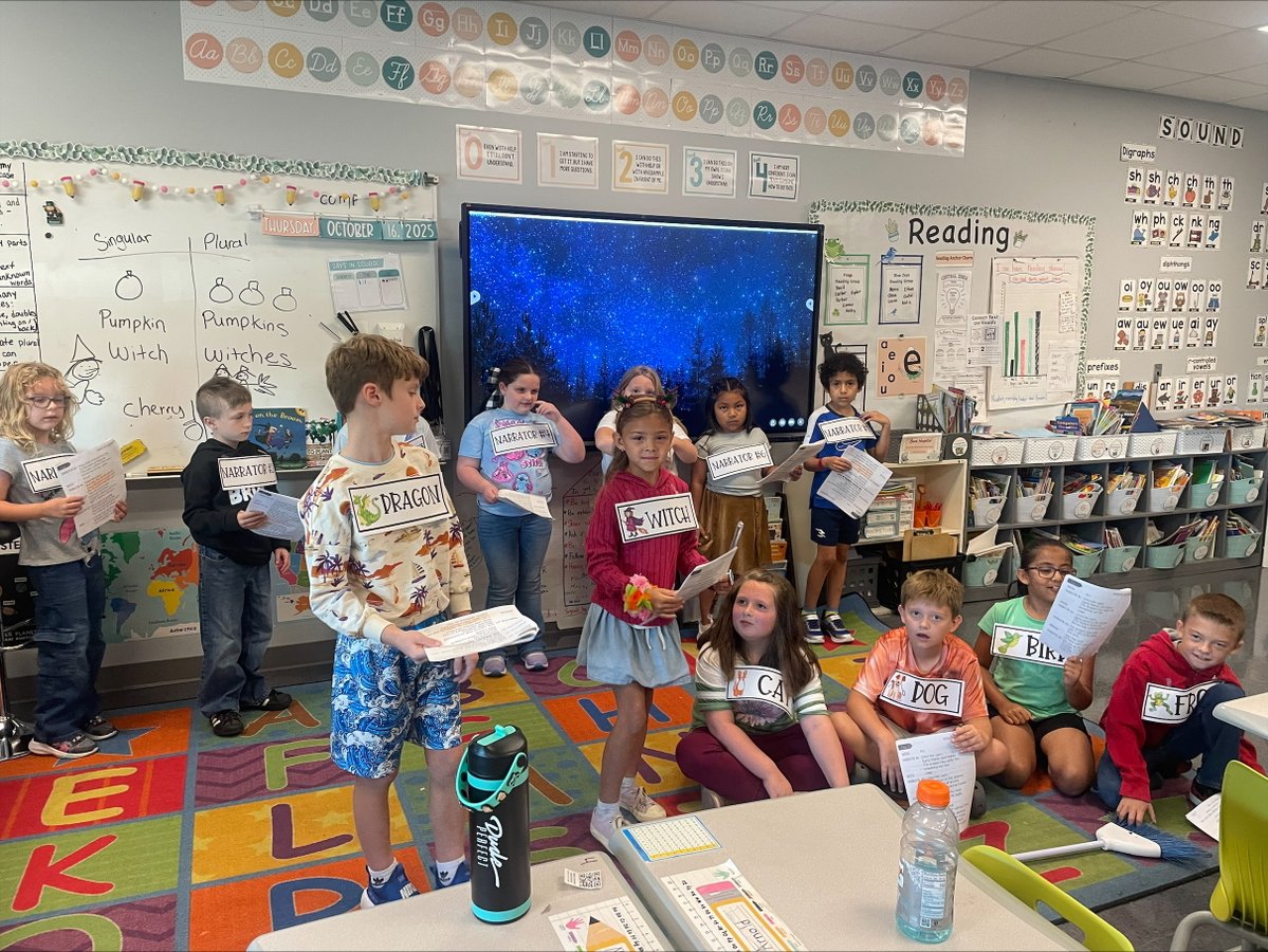 TC_Schools_KY's tweet image. Students in Ms. Neal's 2nd grade class have been learning about elements of drama, and performed a seasonal reader's theater over "Room on the Broom"! ๐งน ๐
#tcpride #tcpc