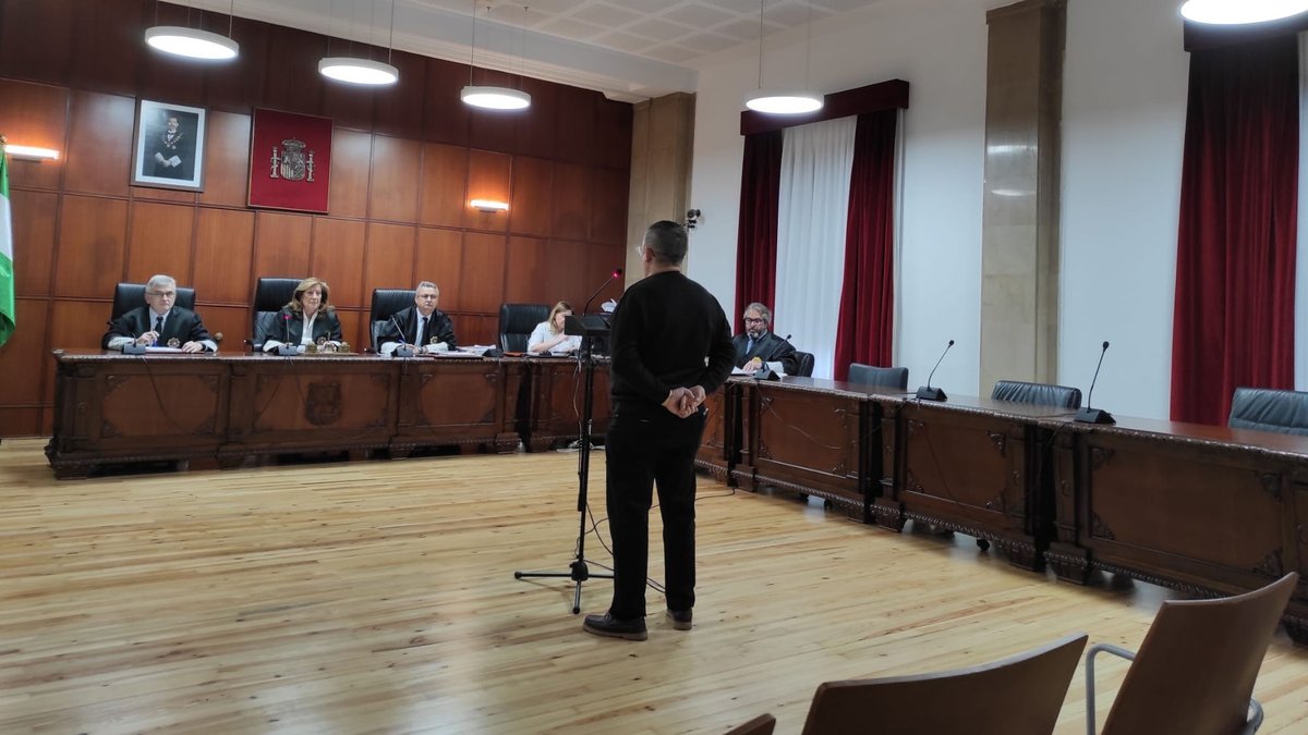Juicio en Jaén a un padre por violar y agredir a su hija cuando tenía 10 años

La Fiscalía mantiene su petición de 34 años de cárcel para el acusado, aunque la víctima, ya mayor de edad, niega ahora los hechos

🌐 csur.red/PIce50Xfvbf