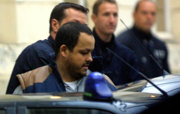 Le gang de Roubaix, un précurseur entre grand banditisme et islamisme : après 27 ans de cavale, l’étrange arrestation de Seddik Benbahlouli alors qu’il s’apprêtait à fuir en Algérie

 fdesouche.com/2025/10/21/le-…