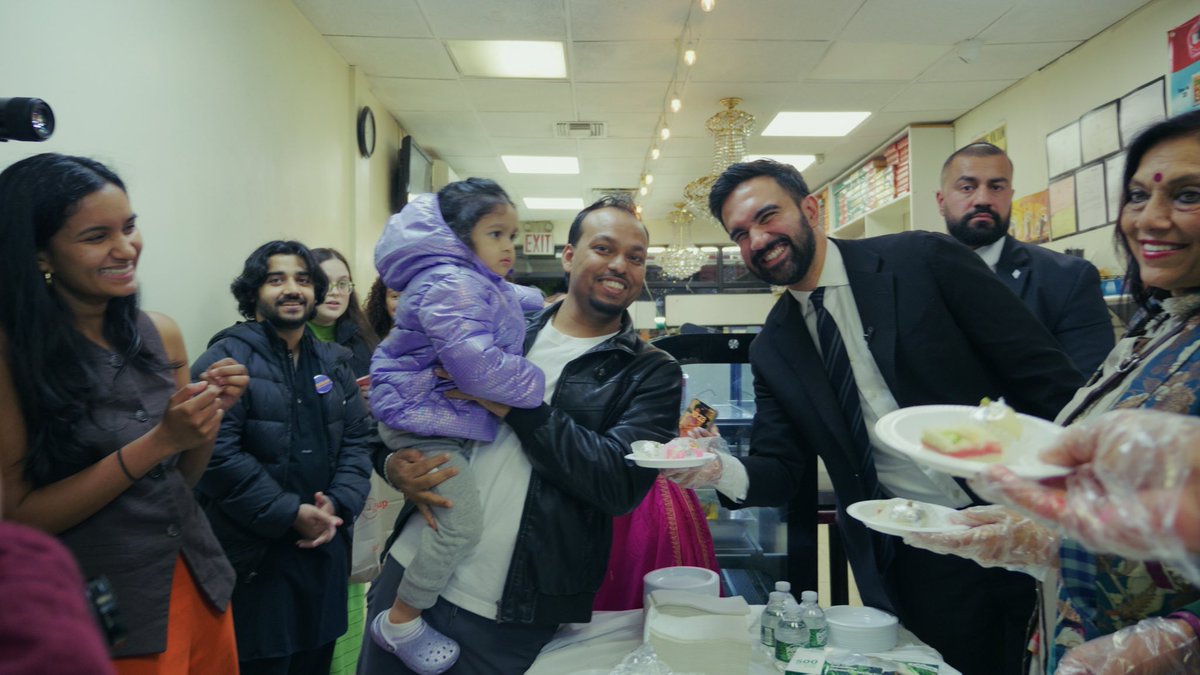 ZohranKMamdani's tweet image. Last night I visited four temples across Queens to celebrate the Hindu Festival of Lights, ending at Maharaja Sweets in Jackson Heights, where we gave out six kinds of delicious treats alongside some very special guests. Happy Diwali, NYC!