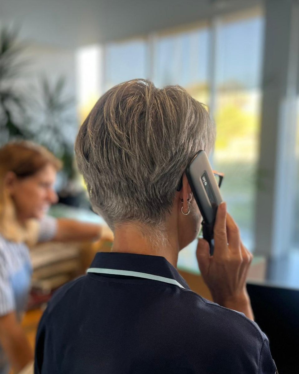 💪 ¡Titanes en acción! No llevan capa. No tienen superpoderes. Pero construyen, cuidan, reparan, enseñan, entregan y no se detienen.
Para ellos llega el nuevo SPC TITAN 2: fuerte, confiable, con tapa, batería casi eterna y un volumen alto para que nunca se pierdan lo importante.