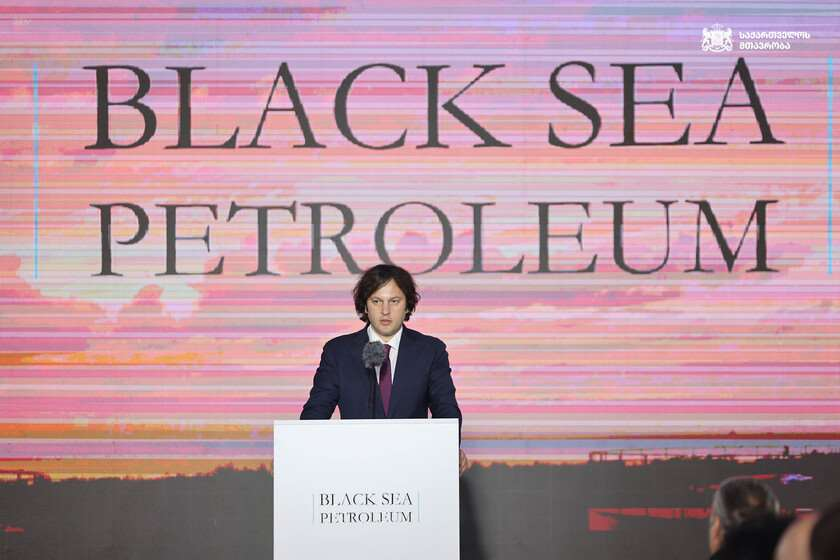 🇬🇪🇷🇺 NEW: Russia sent its first oil shipment to Georgia’s new Kulevi refinery consisting of 105,000 tons of crude oil from Novorossiysk. The plant launched this month, processing 1.2M tons yearly, and aims for 4M by 2028.

Meanwhile, Russia occupies about 20% of Georgia.