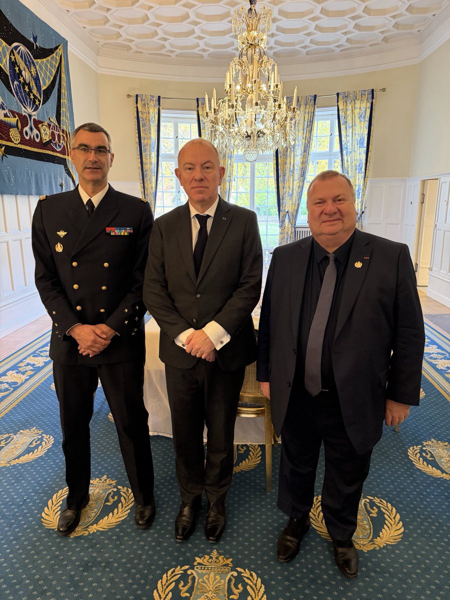 Excellent and dense visit of <a href="/DG_Armement/">Délégué général pour l’armement</a> in 🇸🇪. The armament cooperation roadmap signed by our defense ministers is a key pillar of 🇸🇪🤝🇨🇵 strategic partnership !
<a href="/FranceinSweden/">France in Sweden 🇫🇷🇪🇺</a> <a href="/Armees_Gouv/">Ministère des Armées et des Anciens combattants</a>