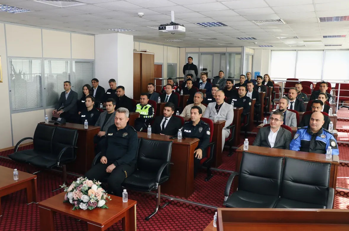 Disiplinli, adaletli ve vatandaş odaklı hizmet anlayışını sahada başarıyla sürdüren tüm mesai arkadaşlarıma teşekkür ediyorum.