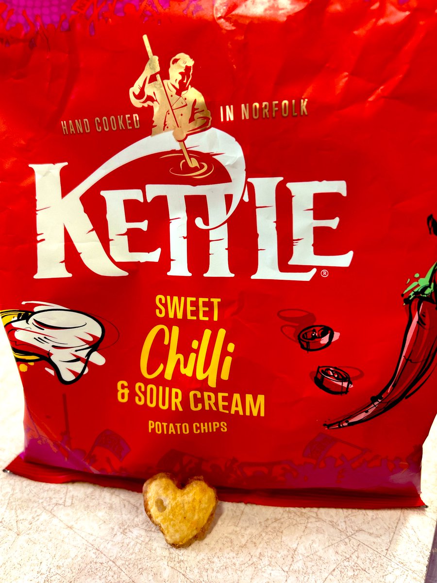 Davyscd's tweet photo. @KETTLEChipsUK how unique, a love heart crisp. https://t.co/wSRz15MxvS