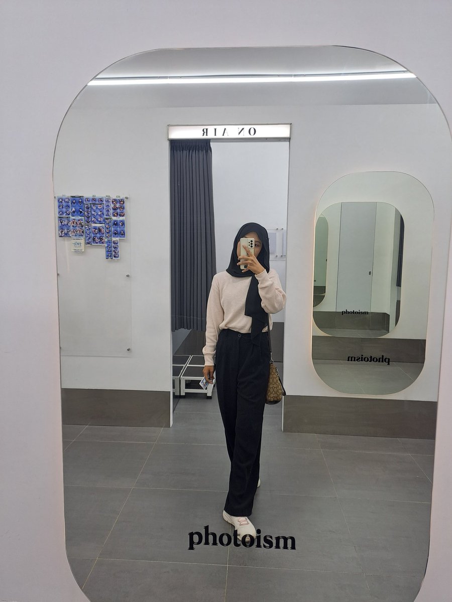 llyncaca's tweet image. ceritanya photobooth date biar kayak orang oranggg mana anaknya narsis bgt itu sampai bawa kaca segede cintaku padanya ahahahaha

#ATSD #AtinySelcaDay #SAN #산 #ATEEZ #에이티즈