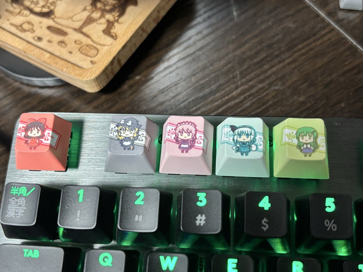 今回もキーキャップ買わせて頂きました！
自機組を登場順に並べた！

あと売り子さんが毎回私のことを覚えてくださってるのが嬉しくて…！w
また来ましたw