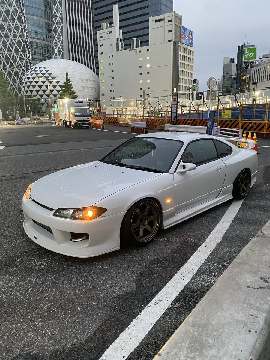 早朝新宿は盛れる