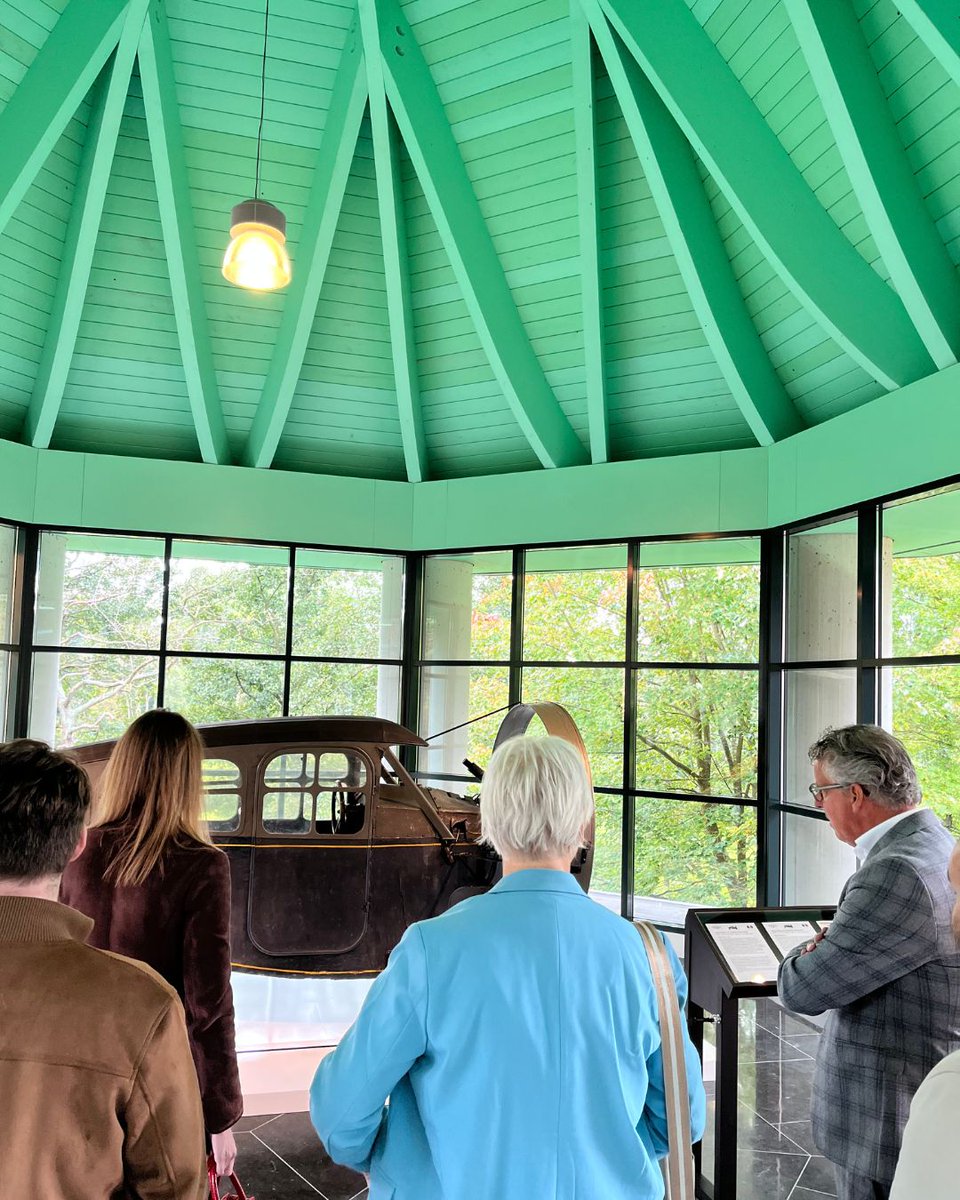 Onze fractie was op werkbezoek bij het Louwman Museum

Naast het bewonderen van de indrukwekkende collectie spraken we over de uitdagingen en kansen van het museum, en over de samenwerking met de gemeente. Dank voor de gastvrije ontvangst! 

Het is voor ons enorm waardevol om in