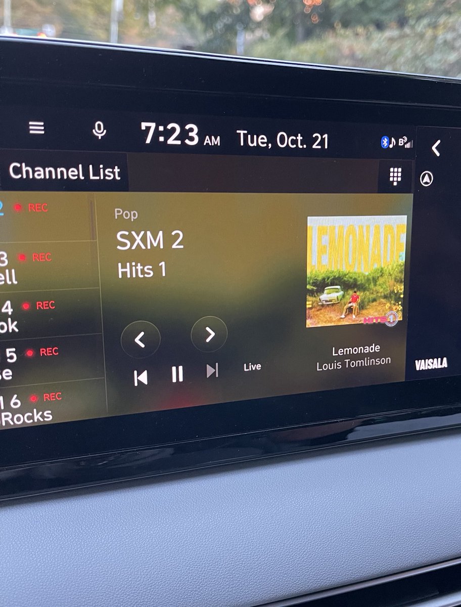 Got me singing in my car this morning!  Love hearing Lemonade by <a href="/Louis_Tomlinson/">Louis Tomlinson</a> on my commute.  Thanks <a href="/MorningMashUp/">The Morning Mash Up</a> <a href="/SiriusXMHits1/">SiriusXM Hits 1</a>
