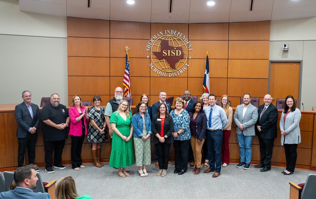 Thank you, <a href="/ShermanISD/">Sherman ISD</a>, for the warm
recognition of all building principals, during last night's school board meeting…#OneTeam #OnePurpose #SMSC2EX
