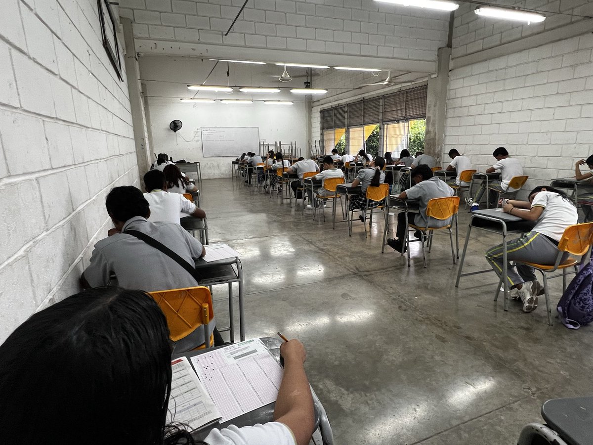 🎓 Fortaleciendo nuestros procesos académicos 📚
En el marco de la mejora continua y con el propósito de resignificar la malla curricular, nuestra institución #IEOQQ realiza un simulacro académico dirigido a los grados Noveno y Décimo. <a href="/Mineducacion/">MinEducación</a>