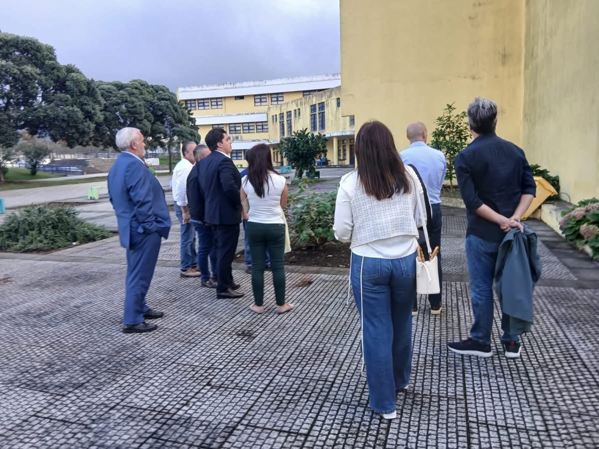 🏫Ontem, em visita à minha antiga escola, a Escola Secundária da Ribeira Grande a pedido da Associação de Pais e Encarregados de Educação. 

#ALRAA #Educação #RibeiraGrande