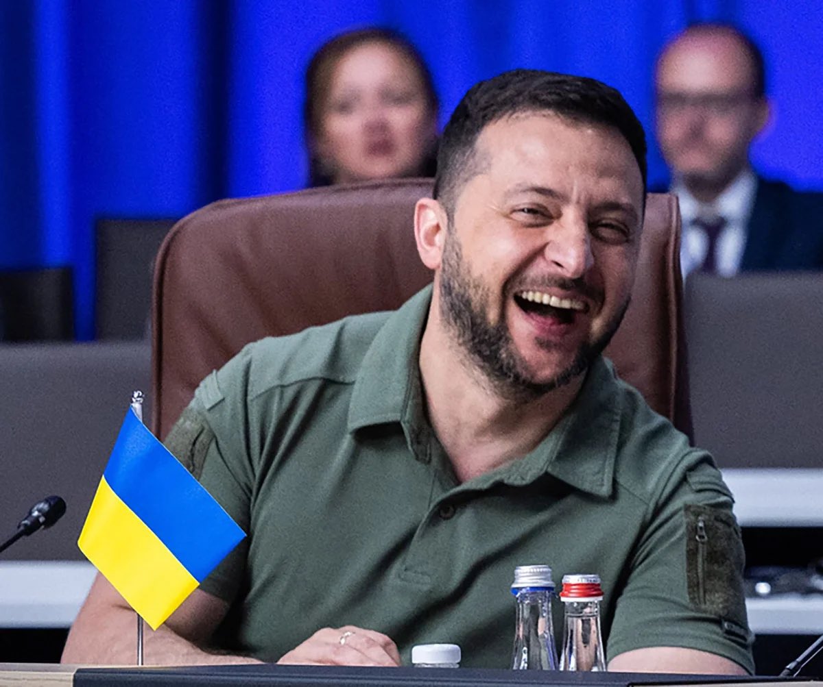 🤡🇺🇸 Witkoff : « il faut céder à la Russie Louhansk et Donetsk, car c’est désormais dans sa Constitution !!! »

🇺🇦 Zelensky : « Donc je peux inscrire deux régions russes dans notre Constitution et elles deviendront ukrainiennes ? »