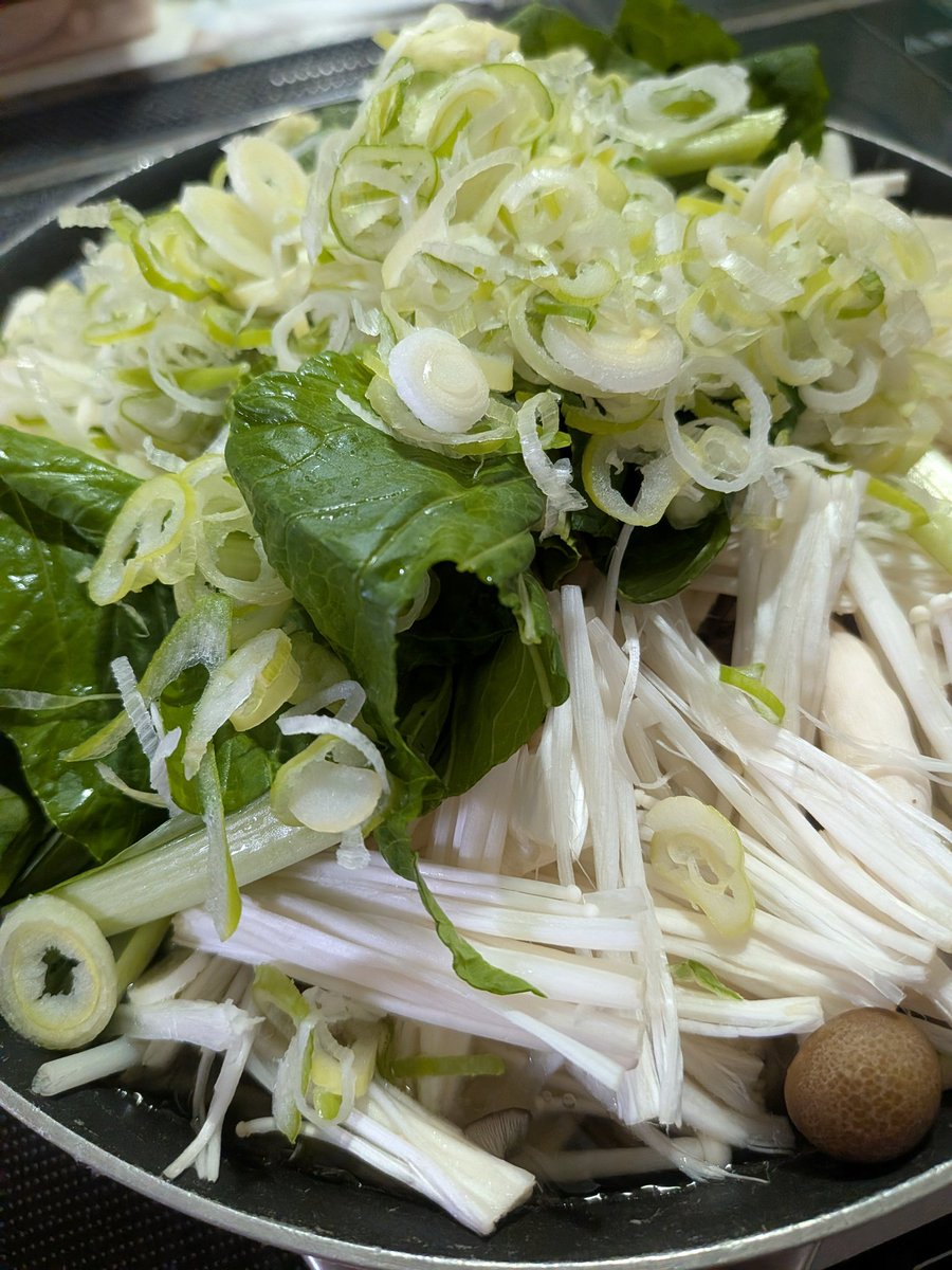 Ouzakura2's tweet image. #櫻流
#絶品ちゃんこ
🌸櫻様のレシピ本より🌸
@Akaruisekai2002
#塩ちゃんこ

作ってみました🎵

最高においしい😋

ちゃんこ鍋作るのが初めてのくーちゃんでも上手にできました🌸
#凰櫻