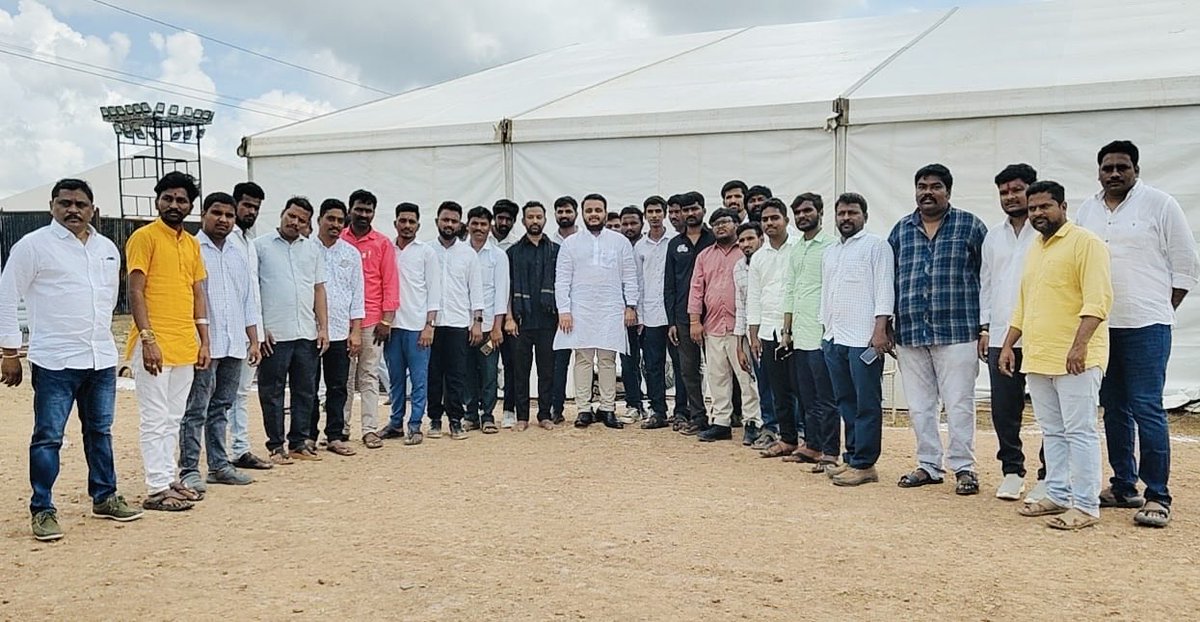 DSivakrishnaD's tweet image. కర్నూల్ లో జరిగిన *సూపర్ GST - సూపర్ సేవింగ్స్* కార్యక్రమంలో భాగంగా ఐటిడిపి కర్నూల్, నంద్యాల పార్లమెంటు సభ్యులతో టిడిపి రాష్ట్ర ప్రధాన కార్యదర్శి చింతకాయల విజయ్ నిర్వహించిన సమావేశంలో పాల్గొన్నాను..!! 
#VijayChintakayala
#ChintakayalaVijay 
#iTDPforTDP