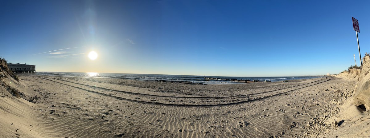 mindlessgarbage's tweet image. staying at a place off the boardwalk for my work trip and it’s just me, my coffee, and a cute old lady painting on the beach rn and this is why i love off season in a beach town