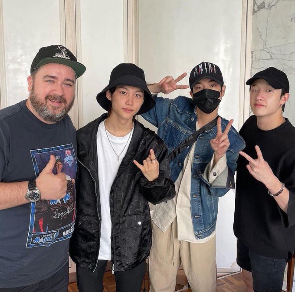 PUPPYJ4KEY's tweet image. jake hanging out with his aussie bros, im so glad they keep in touch & have time to hang out 🥹❤️