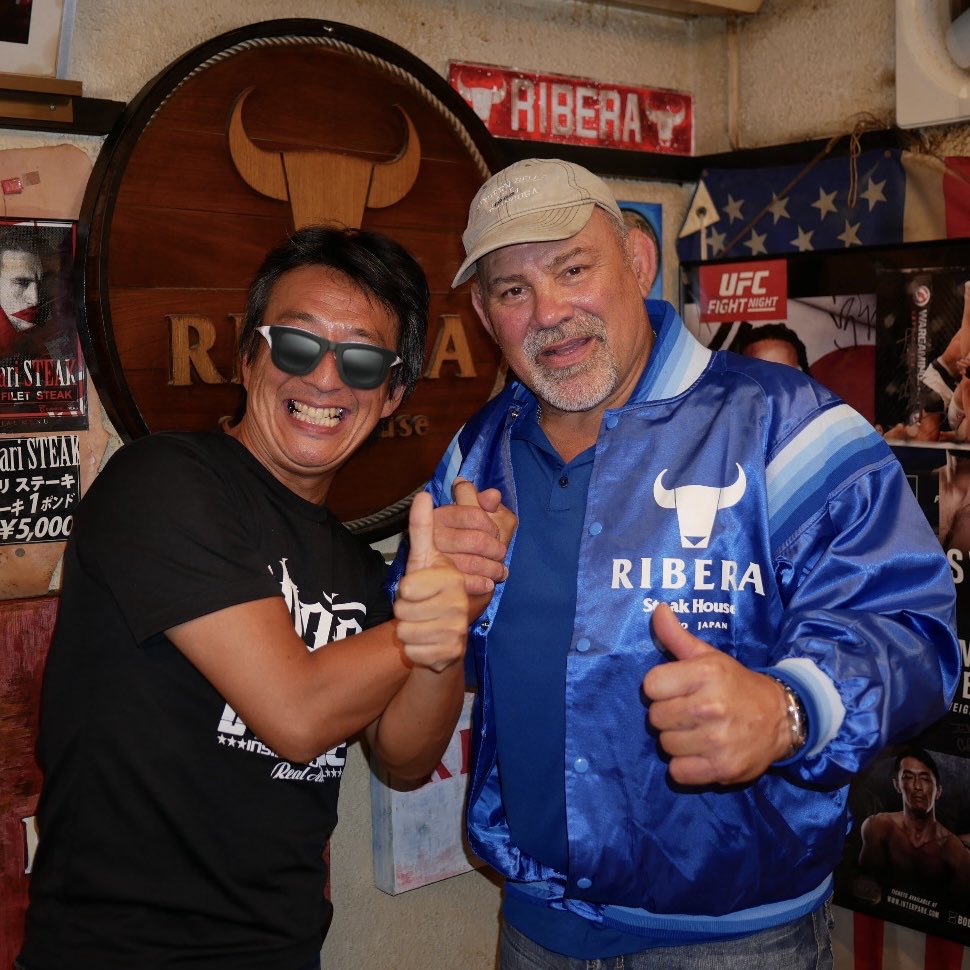 kazgearmania's tweet image. I'm sooo happy to have been able to take a pic with #BronBreakker at Ribera🐮 I came here 6 years ago with his dad, #RickSteiner 😉 #WWERaw #WWESuperShowJapan #SteakhouseRibera