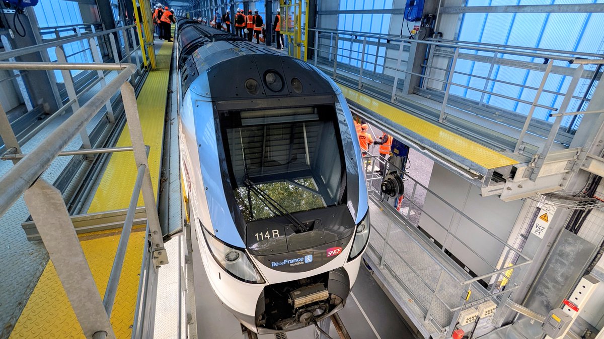 IDFmobilites's tweet image. 🚆 @lignesNetU_SNCF : garage, maintenance, nettoyage… Nous inaugurons aujourd’hui les nouvelles installations du technicentre de Trappes-Montrouge pour ➕ de régularité et de confort sur les rames #Regio2N de la ligne N exploitée par @Actu_Transilien

👉 Ce projet sous maîtrise…
