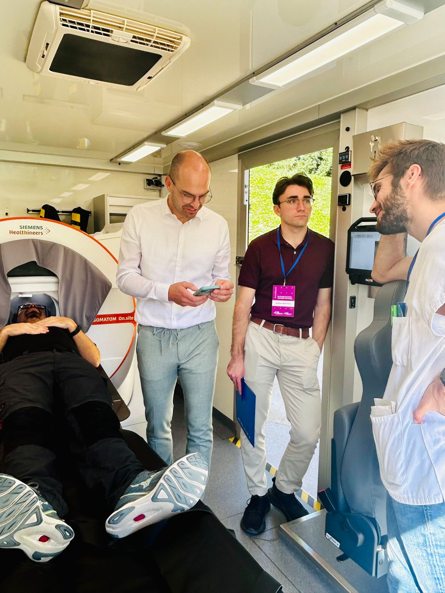 WorldStrokeEd's tweet image. 🧠Stations in action from our 'Stroke Code Simulation: Enhancing Acute Stroke Response Across the Continuum of Care: From Prehospital to Advanced In-Hospital Management' pre-hospital workshop in @vallhebron
#StrokeEducation @WorldStrokeOrg