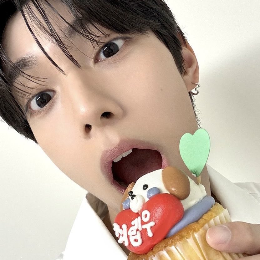 liyunuem's tweet photo. libuchan i love ur bunny teeth so much https://t.co/pk9nAiTG7l