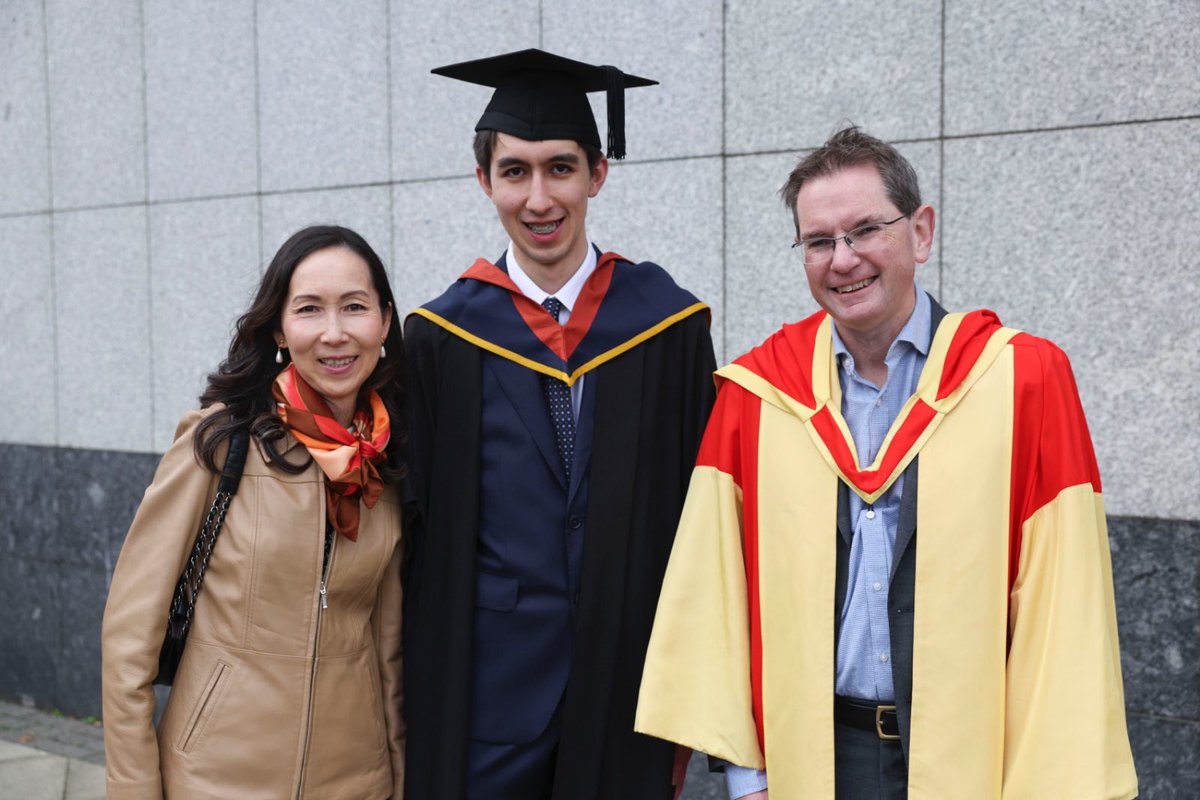 DCU's tweet image. And we’re back in Mahony Hall of @TheHelixDublin to celebrate more graduands from the Faculty of Engineering and Computing @DCUEngineering @DCUComputing. Congratulations to the #DCUClassof2025! 🎓 #DCUGraduation #WeAreDCU
