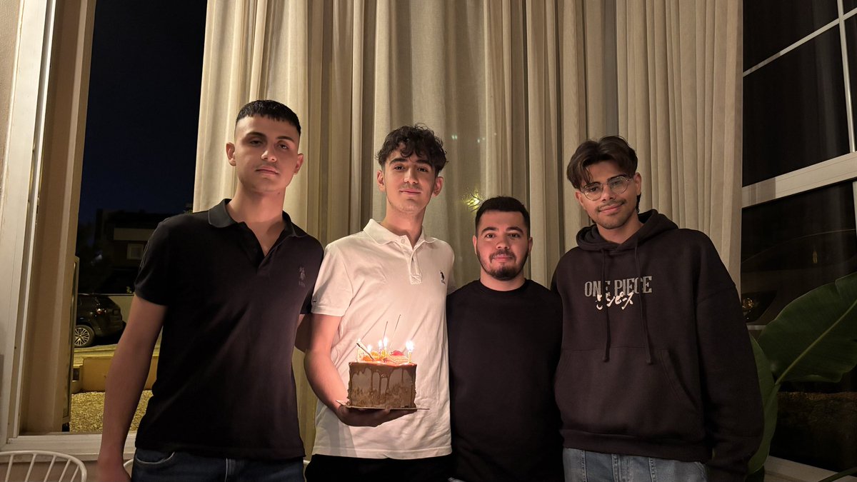 Yeni Seçmen Birimimizden kıymetli kardeşimiz Ahmet Efe Bakırtaş’ın  17. yaşını birlikte kutladık.
Kendisine sağlıklı, başarılı ve umut dolu bir ömür diliyoruz.
Yeni Seçmen Birimi olarak genç kardeşlerimizin yanında olmaya devam edeceğiz.