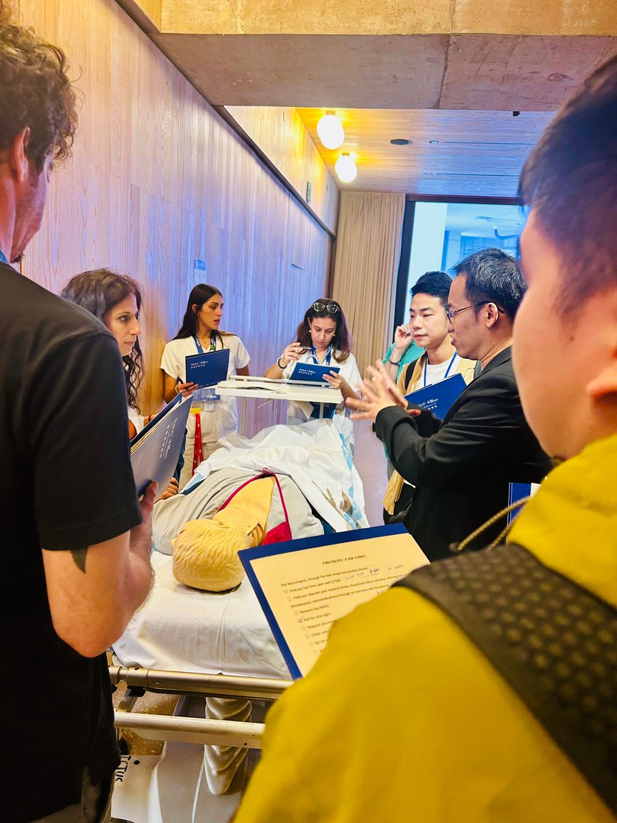 WorldStrokeEd's tweet image. 🧠Stations in action from our 'Stroke Code Simulation: Enhancing Acute Stroke Response Across the Continuum of Care: From Prehospital to Advanced In-Hospital Management' pre-hospital workshop in @vallhebron
#StrokeEducation @WorldStrokeOrg