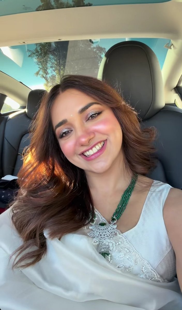 mylove_jiyyya's tweet image. Pretty little Babyyy 🤍🥹
She is not in mumbai , she is somewhere out of India again !
#JiyaShankar #JiyaKiJanta
