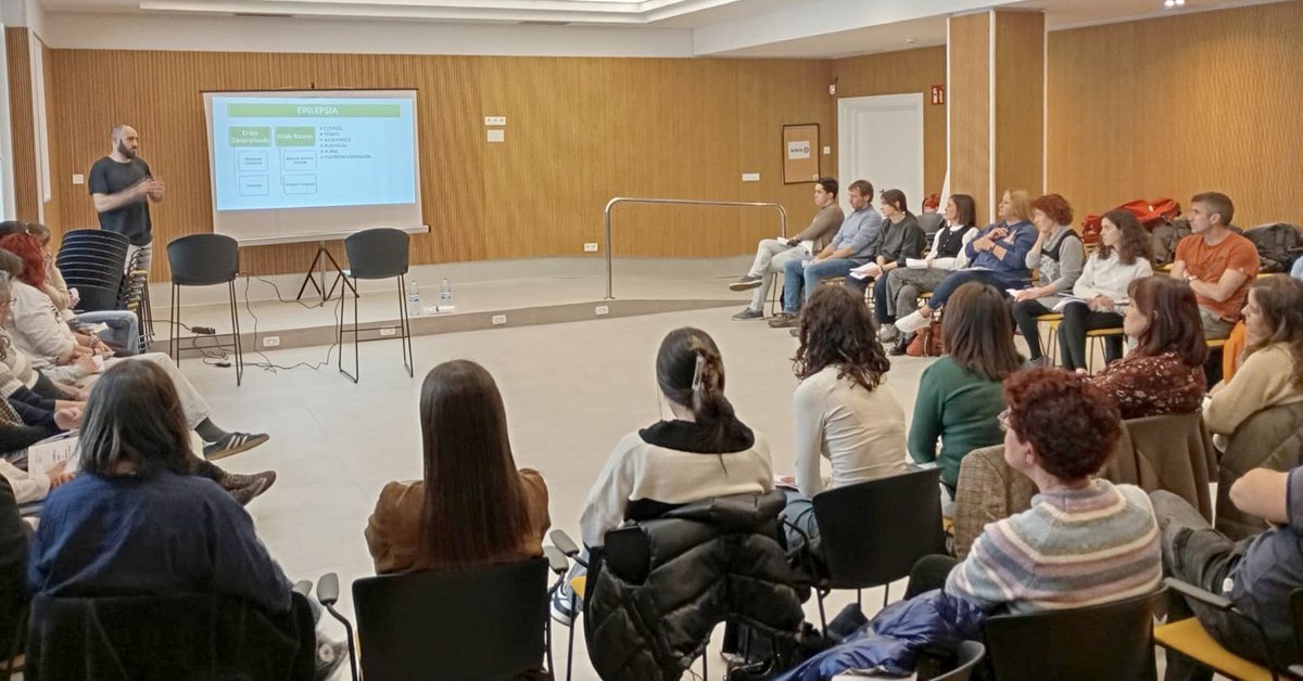 👩‍🏫 Prestakuntza, erabiltzaileen partaidetzarekin, funtsezkoa da gure boluntarioen lana hobetzeko.
👉 gorabide.com/brujula-volunt…
👨‍🏫 La formación, con participación de personas usuarias, es clave para mejorar la labor de nuestro voluntariado.
👉 gorabide.com/boluntariotza-…