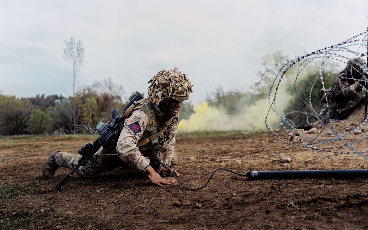 MALIZIA 2025 🇫🇷🇬🇧

Le #17RGP a accueilli le 23 Parachute Engineer Regiment pour une semaine d’entraînement conjoint.

Assaut sur tranchées, franchissement et haute intensité : l’interopérabilité au cœur de la manœuvre.

Strong together.

#PrepaOps