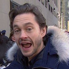 💬 Míralo qué listo

💬 No hay baños en mitad de la avenida. Te sirve mi lengua?

— Procede a hacerse la foto menos sexy que se le ocurre con su mierda móvil —.