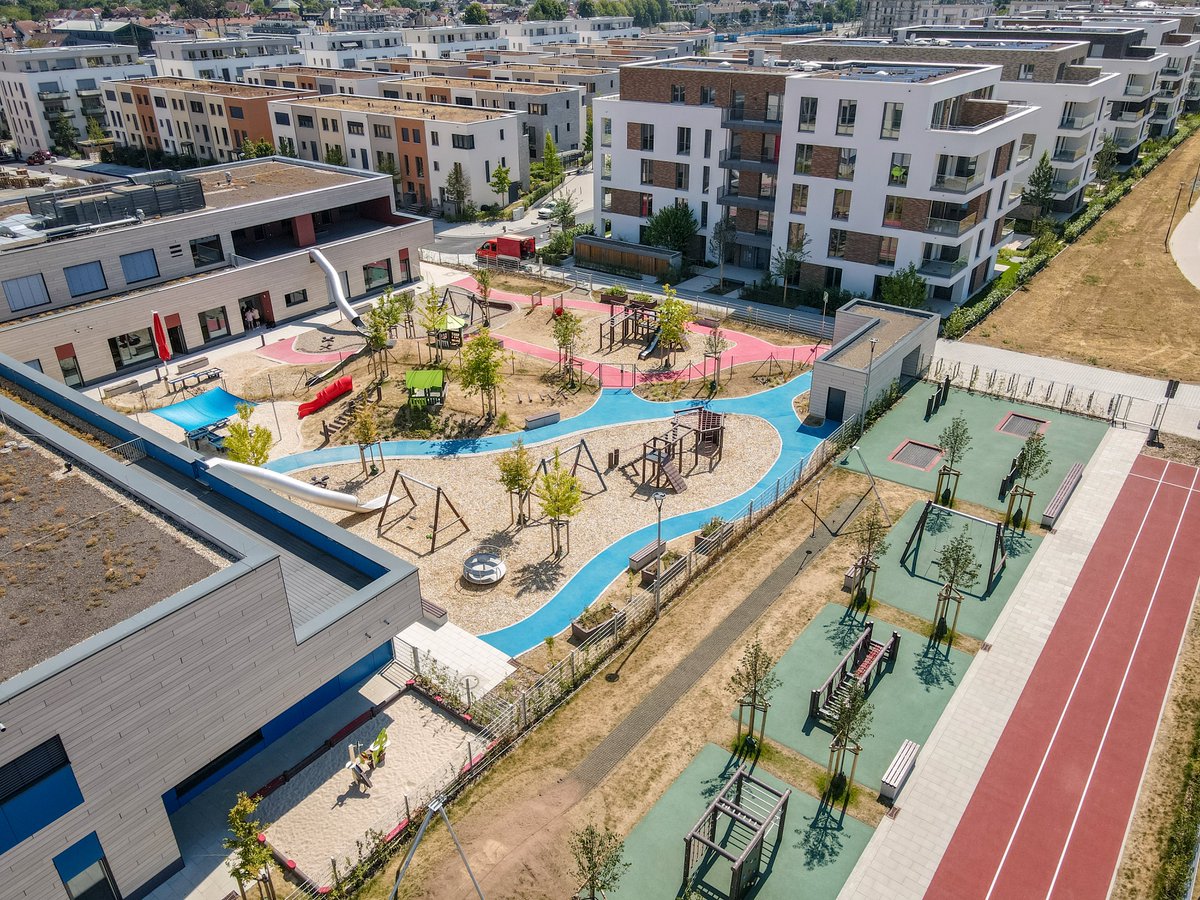 𝐄𝐞𝐧 𝐢𝐧𝐬𝐩𝐢𝐫𝐞𝐫𝐞𝐧𝐝𝐞 𝐥𝐞𝐞𝐫𝐨𝐦𝐠𝐞𝐯𝐢𝐧𝐠 𝐛𝐞𝐠𝐢𝐧𝐭 𝐛𝐮𝐢𝐭𝐞𝐧! 🎓

Met <a href="/WHPlayNL/">W&H Play</a>  en <a href="/GreenMatterBV/">GreenMatter</a>  creëren we duurzame, circulaire beweegruimtes voor basisschool tot universiteit. 👟♻️

#Onderwijsontwikkeling | #DuurzaamOnderwijs | #Sportinnovatie