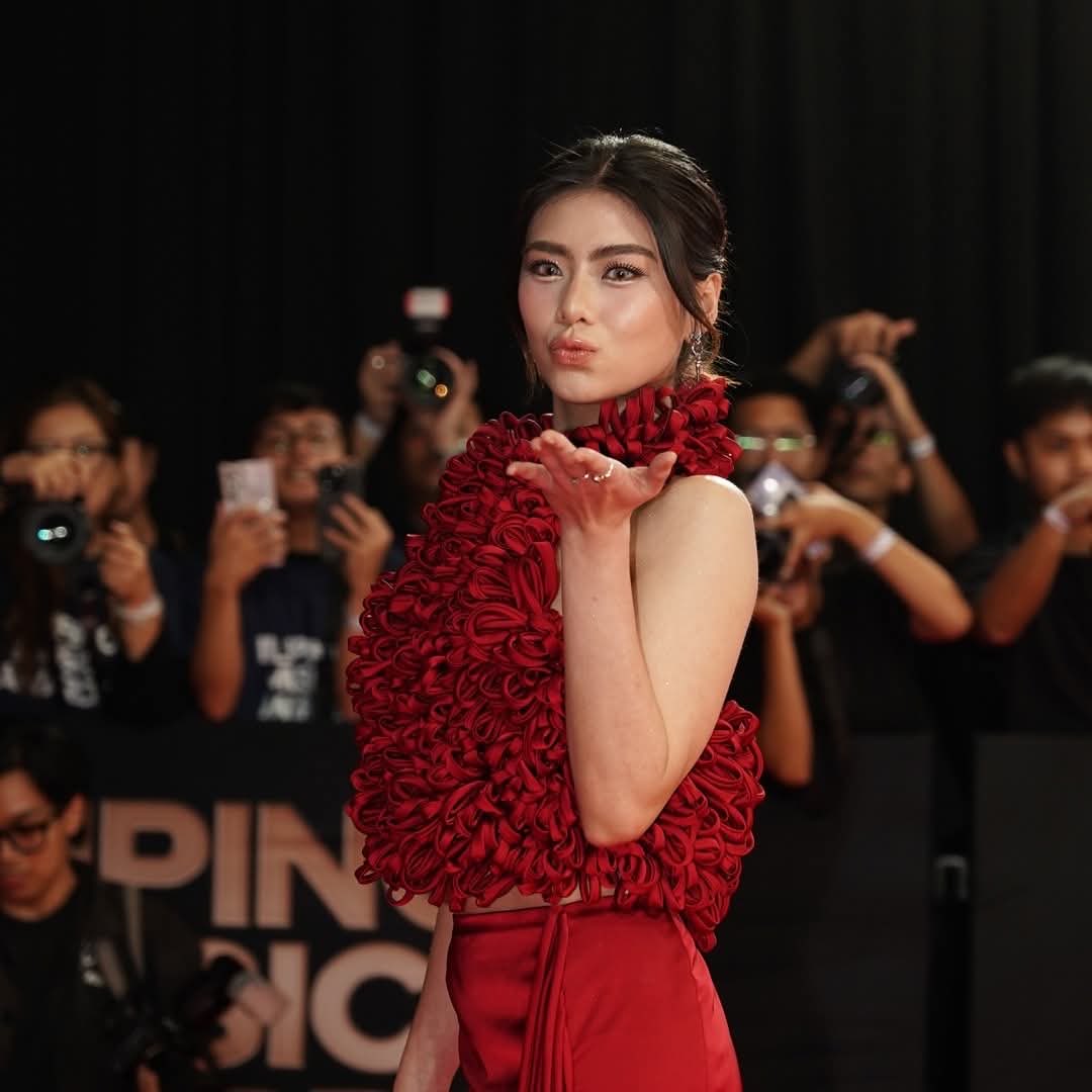 kisses to every person who stopped scrolling for the mikha lim 💋