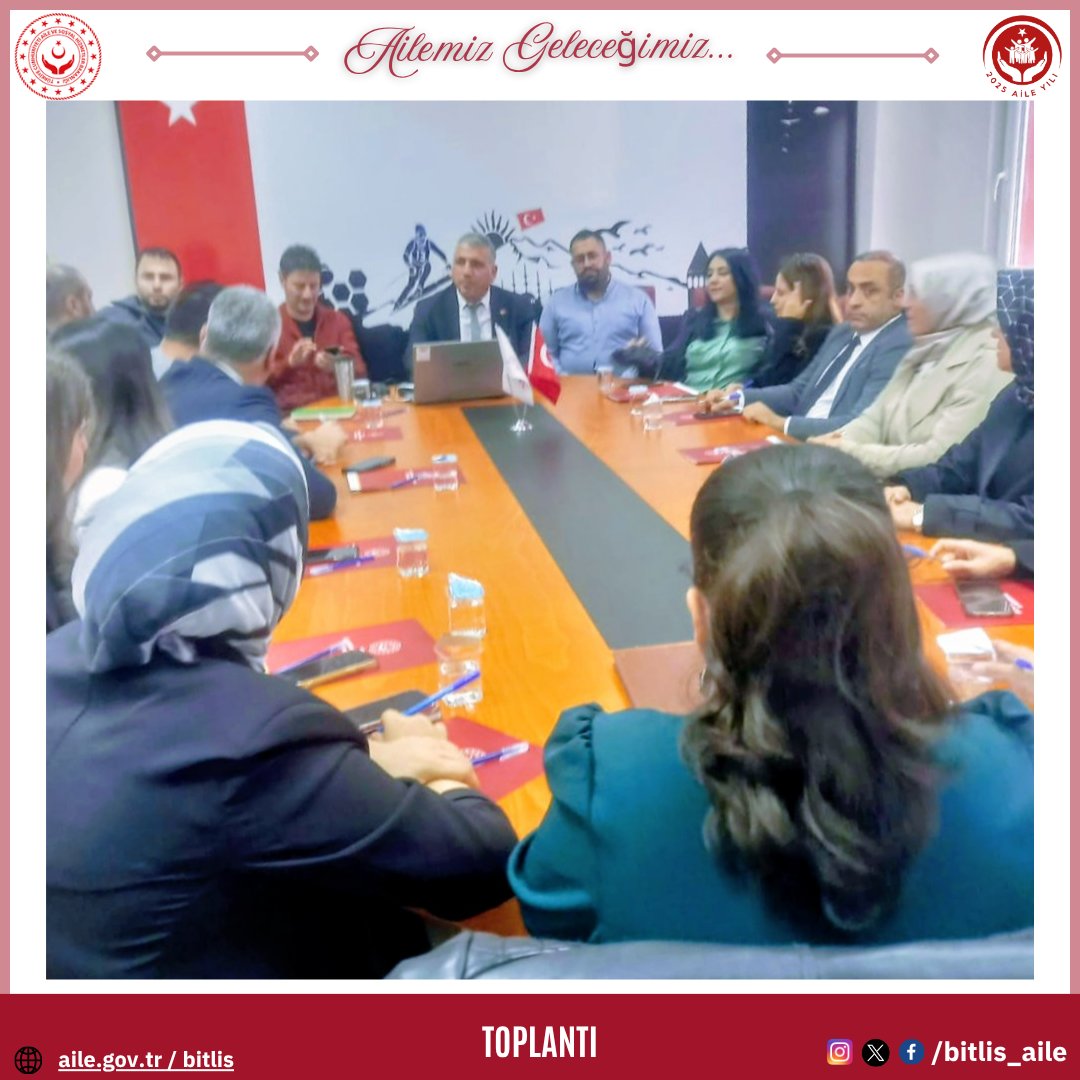 bitlis_aile's tweet image. 📍Şube Müdürümüz Şahin Çahan başkanlığında, Kadına Yönelik Şiddetle Mücadele İl Komisyonu’na bağlı 5. Teknik Kurul Toplantısı, ilgili kamu kurumları ve sivil toplum kuruluşu temsilcilerinin katılımıyla gerçekleştirildi.
📌Toplantıda, kadına yönelik şiddetle mücadelede kurumlar…