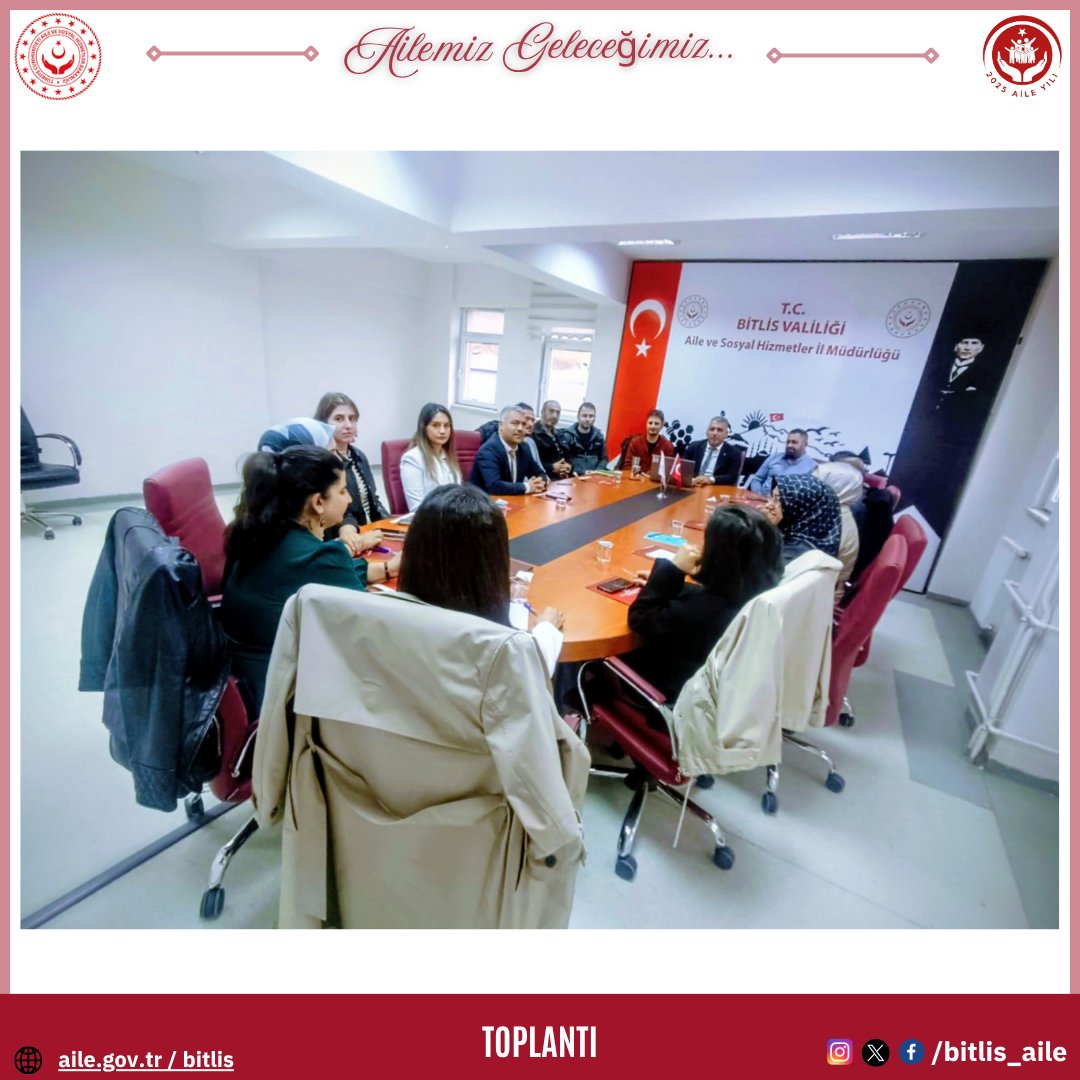 bitlis_aile's tweet image. 📍Şube Müdürümüz Şahin Çahan başkanlığında, Kadına Yönelik Şiddetle Mücadele İl Komisyonu’na bağlı 5. Teknik Kurul Toplantısı, ilgili kamu kurumları ve sivil toplum kuruluşu temsilcilerinin katılımıyla gerçekleştirildi.
📌Toplantıda, kadına yönelik şiddetle mücadelede kurumlar…