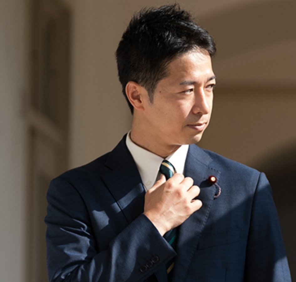 foxgodrock's tweet image. 【維新藤田代表へ謎の2100万円】
自維連立政権でこの世の春を謳歌する藤田代表。
維新国会議員団の収支報告書を見ると幹事長室や代表室会合費の名目で約2100万を「藤田文武」個人に支出されている。
会合費にしても何故藤田代表個人宛なのか?
名を変えた渡し切り政策活動費なのか?説明が求められる。