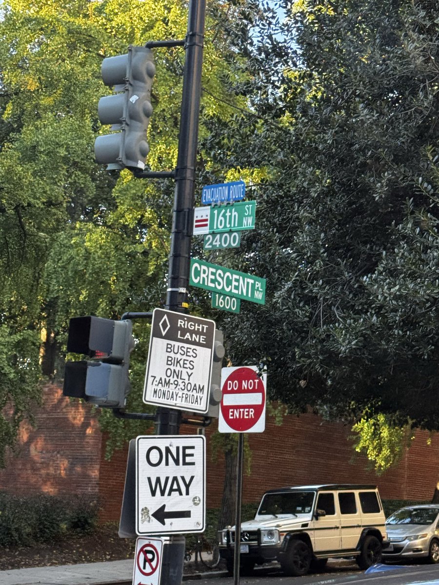 domsachez74's tweet photo. @WTOPtraffic @WTOP Morning!   Disabled car on 16th NW and Crescent   Right lane blocked https://t.co/yUZlB10b01