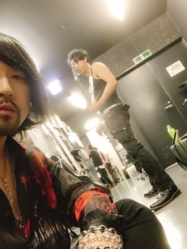 「いつかの、俺となかやん」
━━━━━━━━━━━

元相方が「死際」でまた相方。

対バン相手じゃなくて、メンバーとして一緒に活動出来るのがいいね。
━━━━━━━━━━━

この頃はYUJIと出会う前。
YUJIとのライブ写真って無い。
これから撮ってもらえたらいいな！

#死際 <a href="/_shinigiwa_/">死際</a>