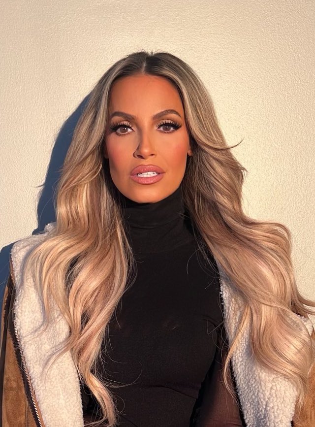 Hello Fall 🍂
When the light hits just right and <a href="/muavee/">MUAVEE</a> whips out her phone and captures the fall vibe perfectly

💄 &amp; 📸 <a href="/muavee/">MUAVEE</a>