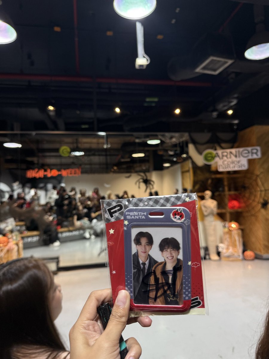 เมี่ยงรักกกกก

SANTA HIGHLOWEEN MONTH

#GarnierHairlighterxSanta
